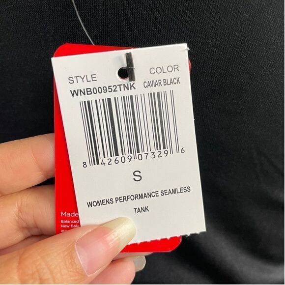 New Balance NWT Women’s Performance Seamless Tank in Caviar Black Size Small - Picture 11 of 12